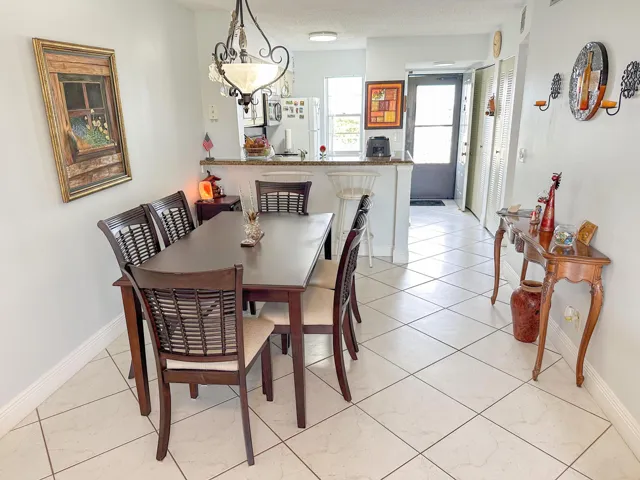 2222 N Cypress Bend-11