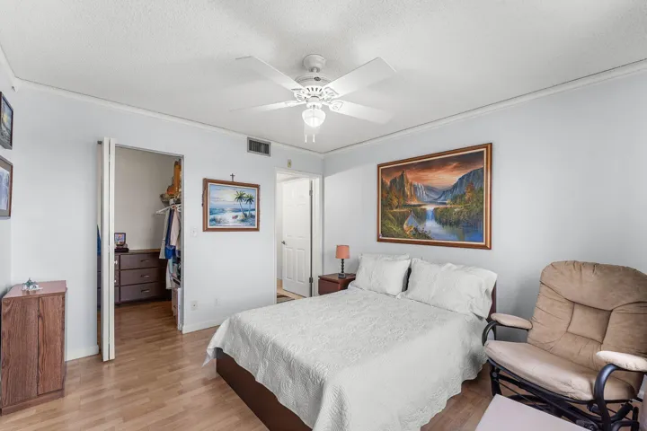 021-2222NorthCypressBendDrive-403-Pompan