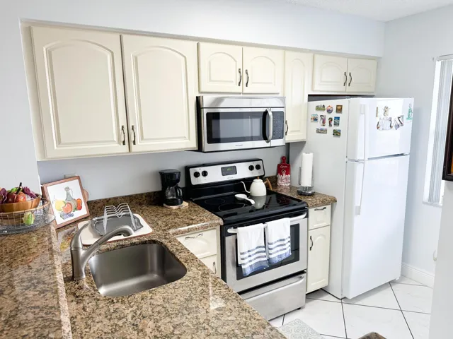 2222 N Cypress Bend-16