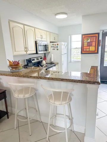 2222 N Cypress Bend-14