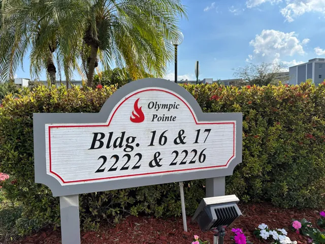 2222 N Cypress Bend-23
