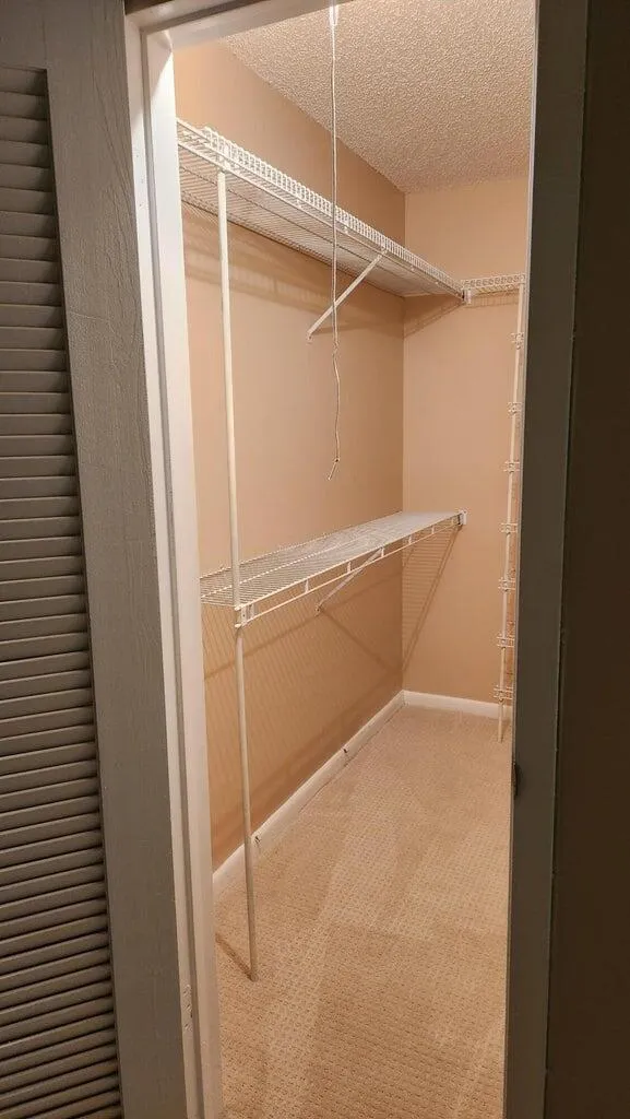 WALKIN CLOSET