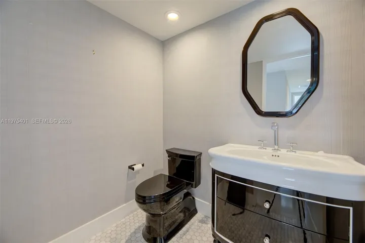 1/2 bath