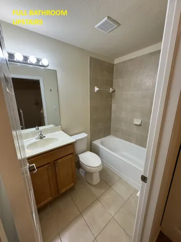 13IMG_2302 FULL BATH UP