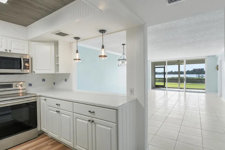 3100 SE Pruitt Rd Unit-large-016-048-310
