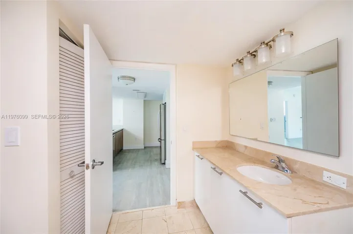 2nd bathroom is also the social bathroom