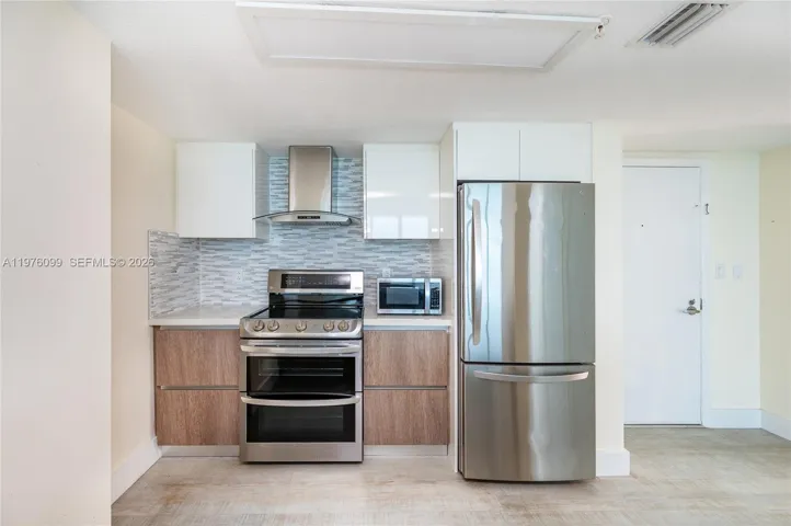 SS Appliances & Marble backsplash