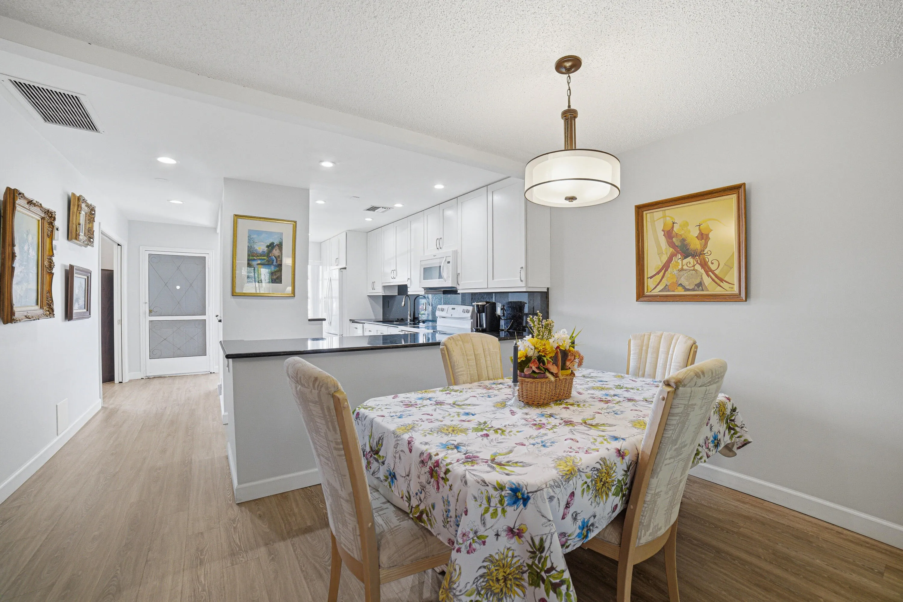 Dining Area & Kitchen