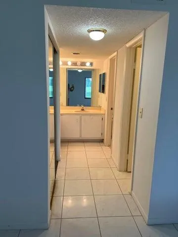 11234 Green lk = primary bath sink