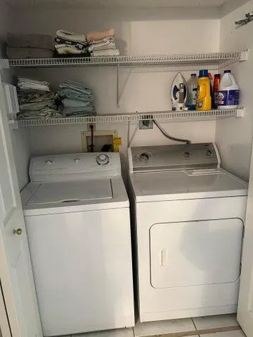 11234 Green lake laundry