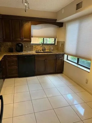11234 Green Lk kitchen