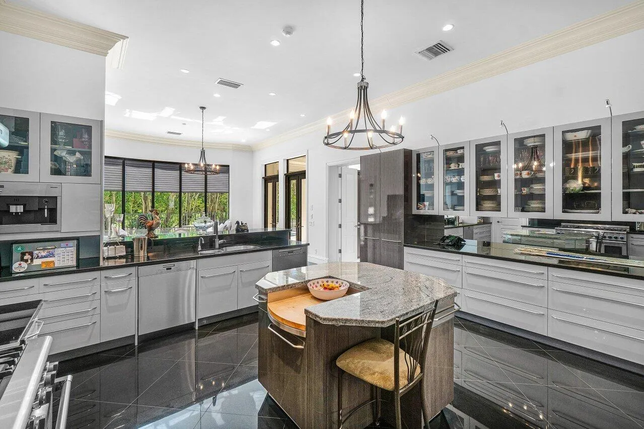 023-7172ValenciaDrive-BocaRaton-FL-33433