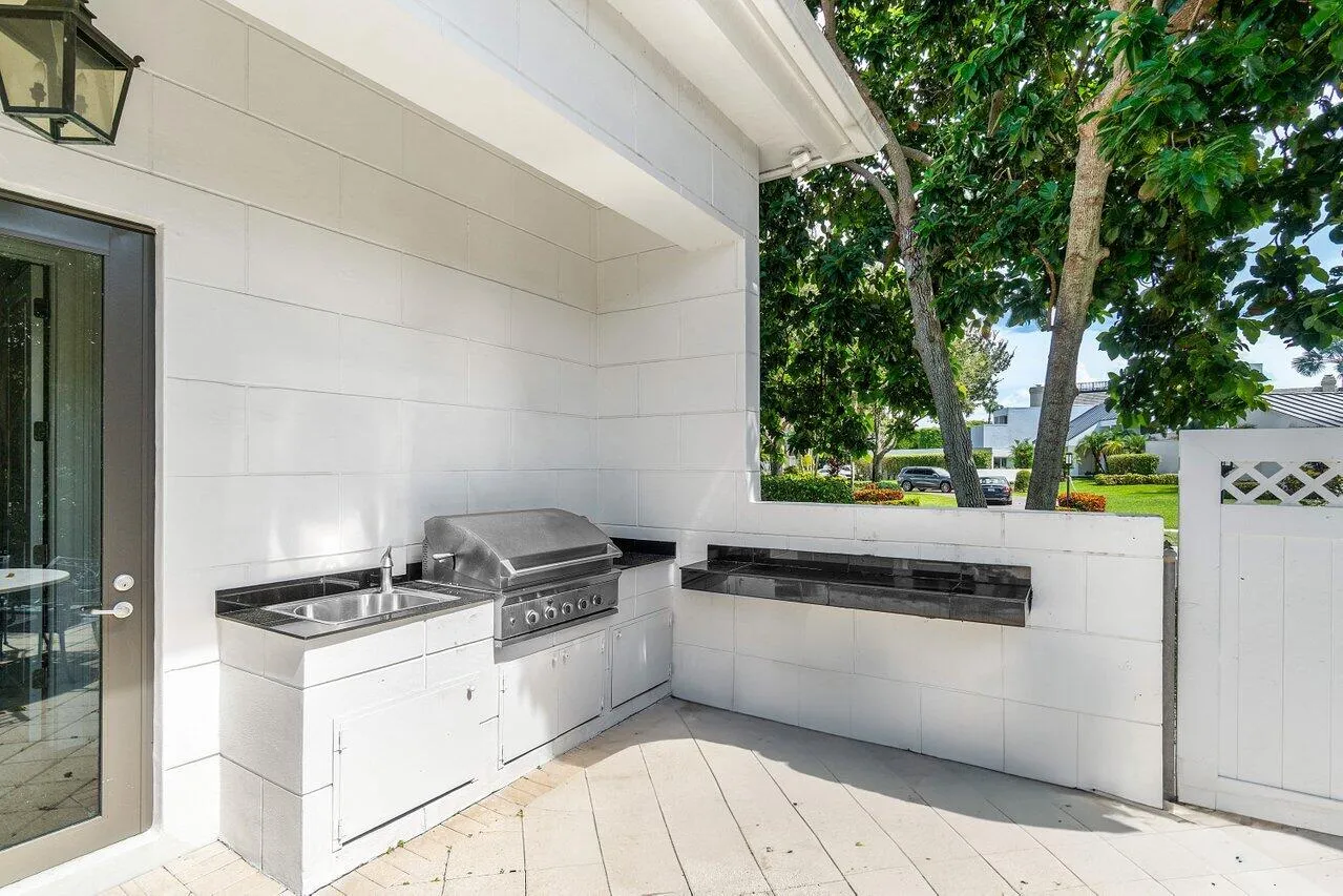 073-7172ValenciaDrive-BocaRaton-FL-33433