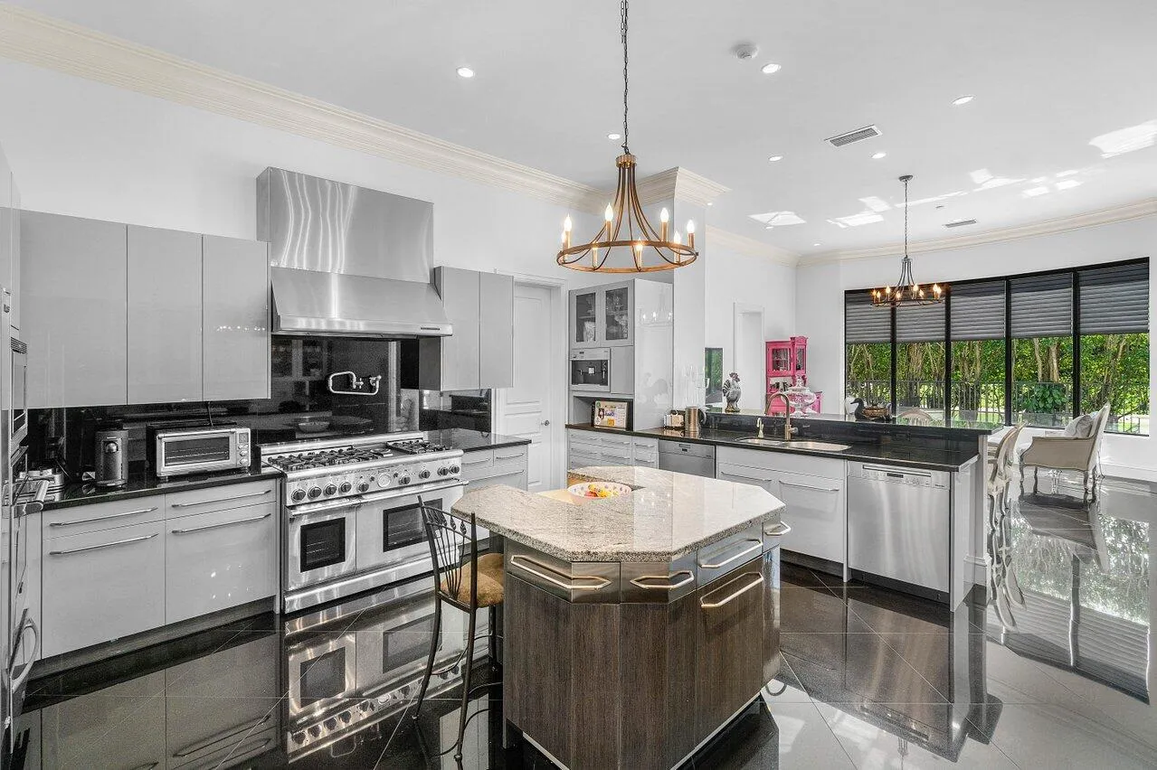 022-7172ValenciaDrive-BocaRaton-FL-33433