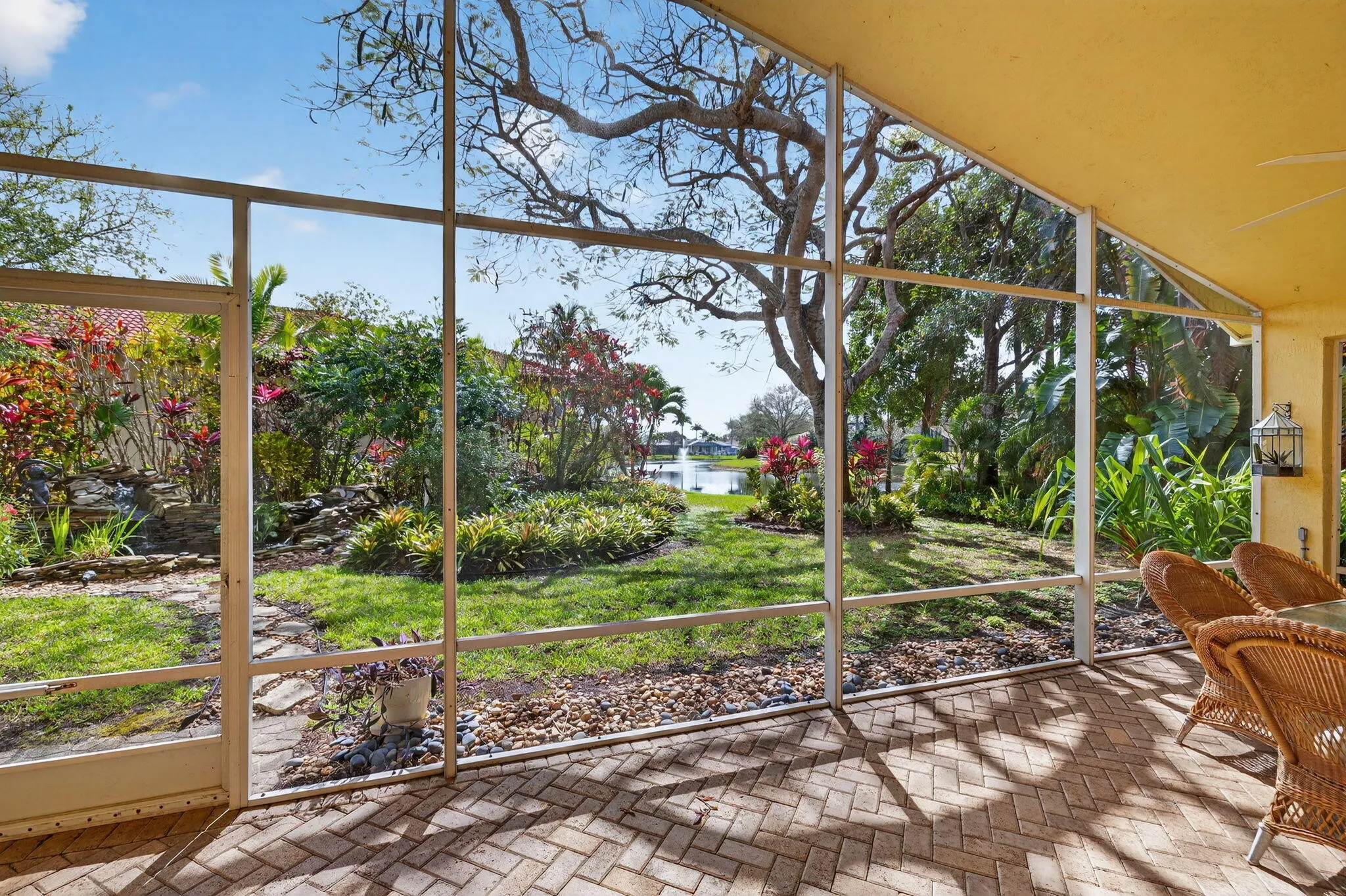 Covered & screened patio