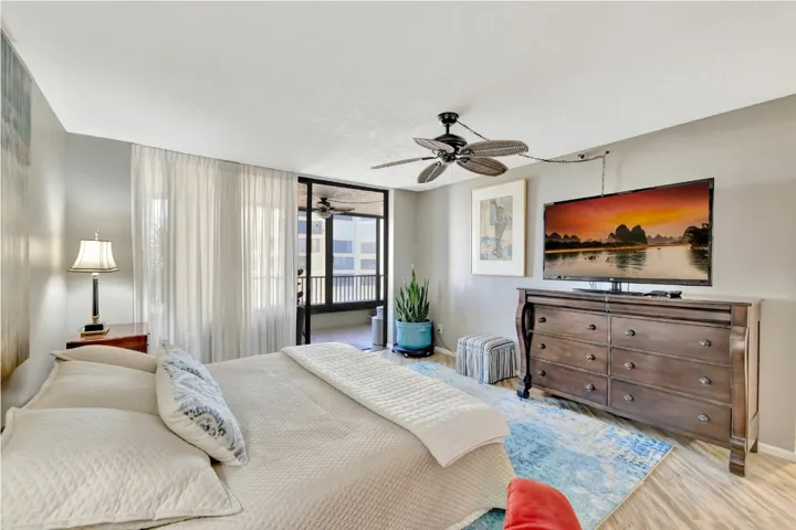 MASTER BEDROOM................