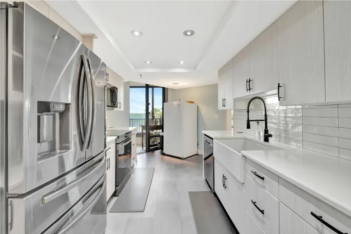KITCHEN...........,