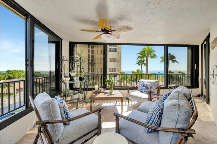 OCEAN VIEWS! FLORIDA ROOM..