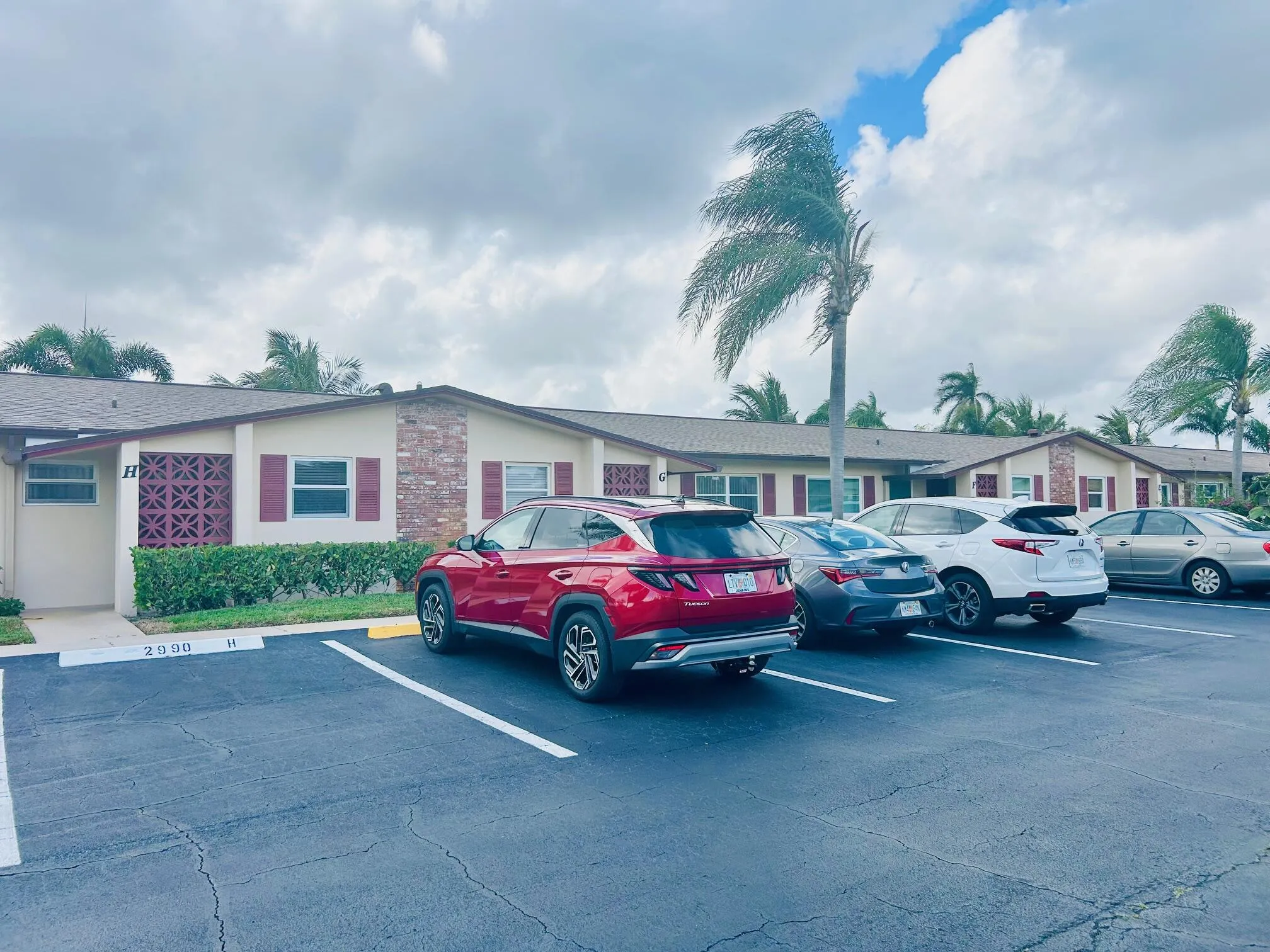 PARKING IN FRONT OF VILLA