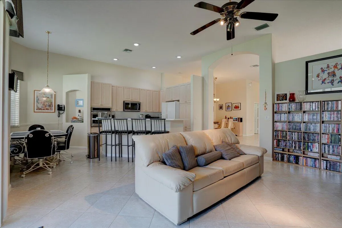 25-15232 Fiorenza Cir-22