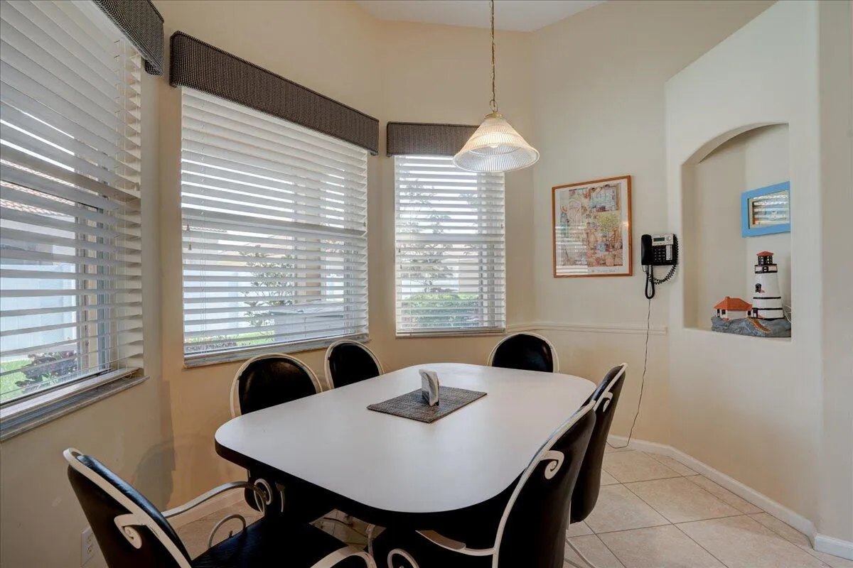 23-15232 Fiorenza Cir-29