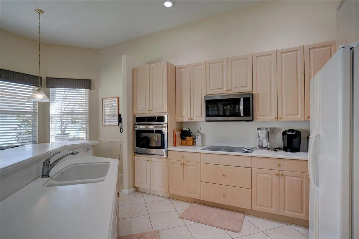 19-15232 Fiorenza Cir-25
