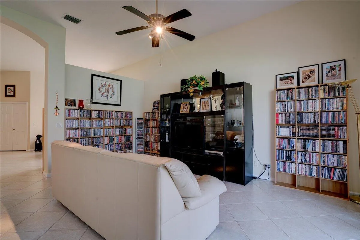 24-15232 Fiorenza Cir-21