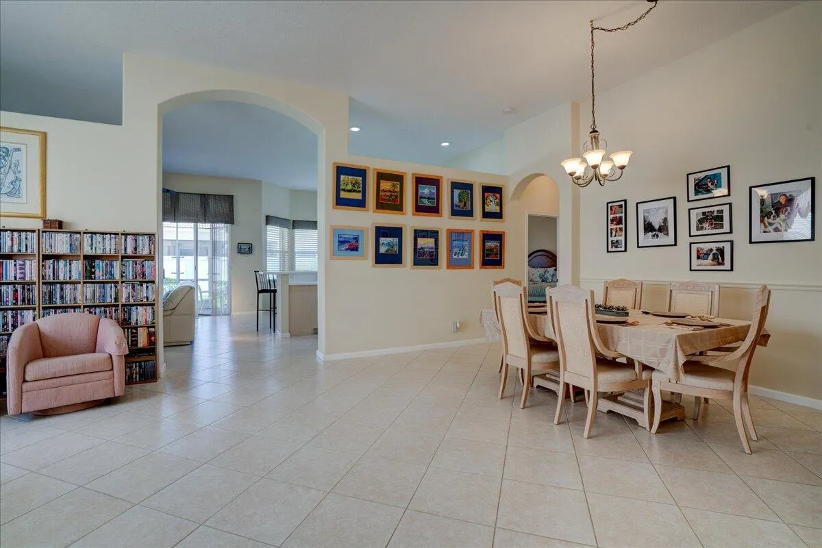 15-15232 Fiorenza Cir-17