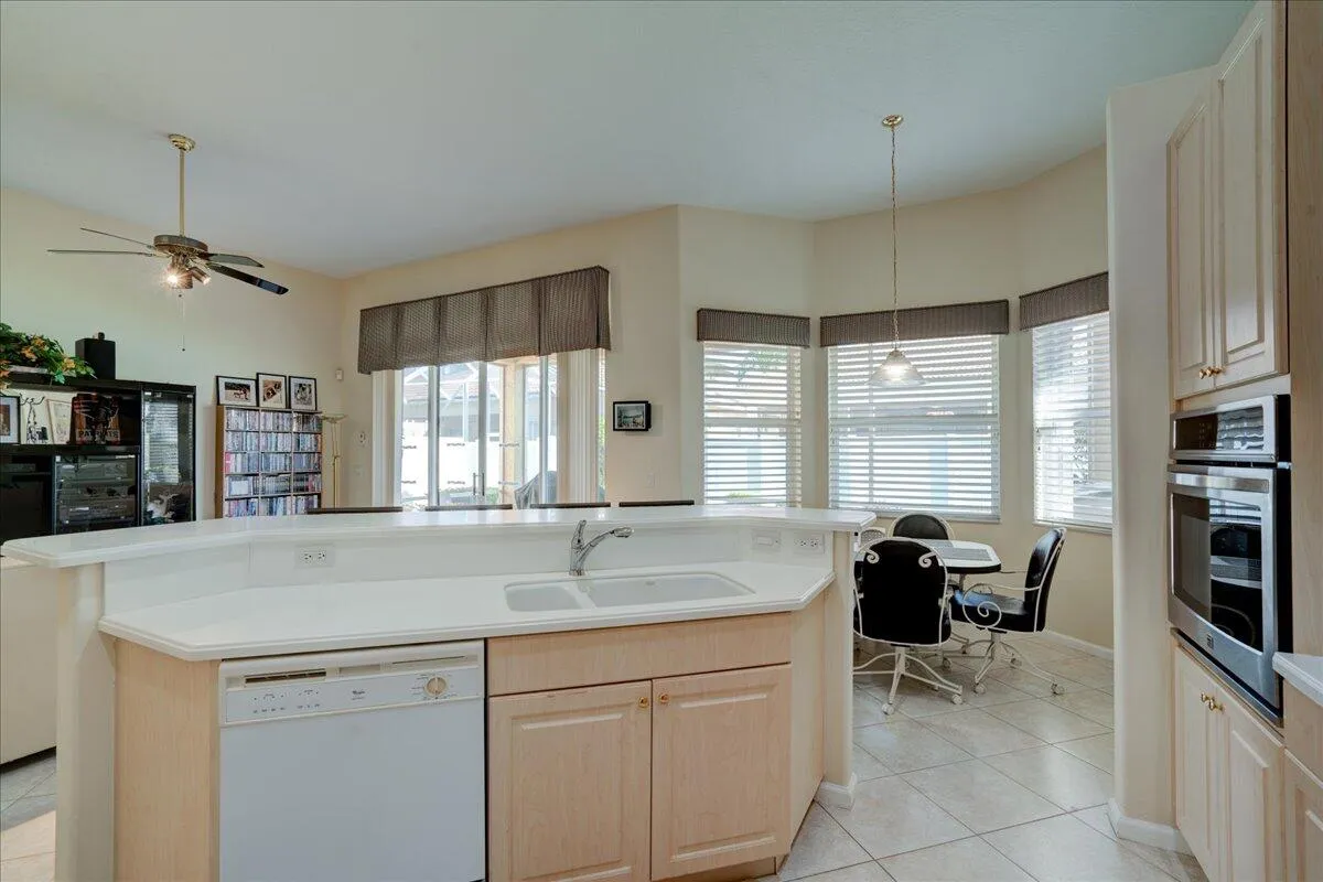 22-15232 Fiorenza Cir-28