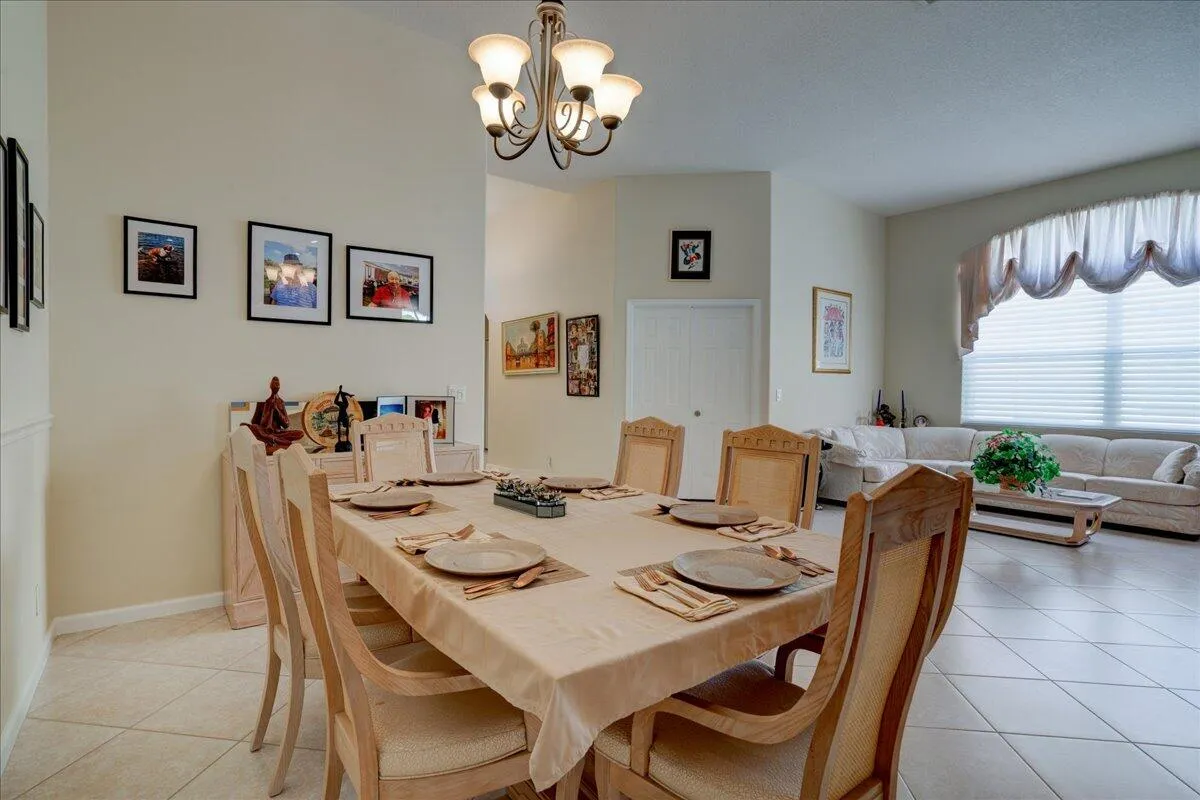 17-15232 Fiorenza Cir-19