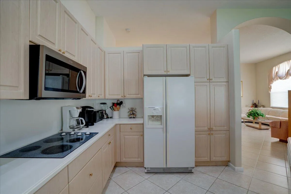 20-15232 Fiorenza Cir-26