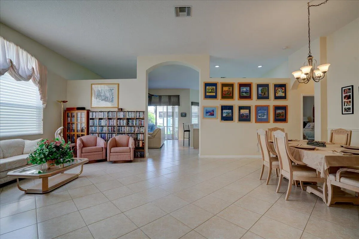 14-15232 Fiorenza Cir-16