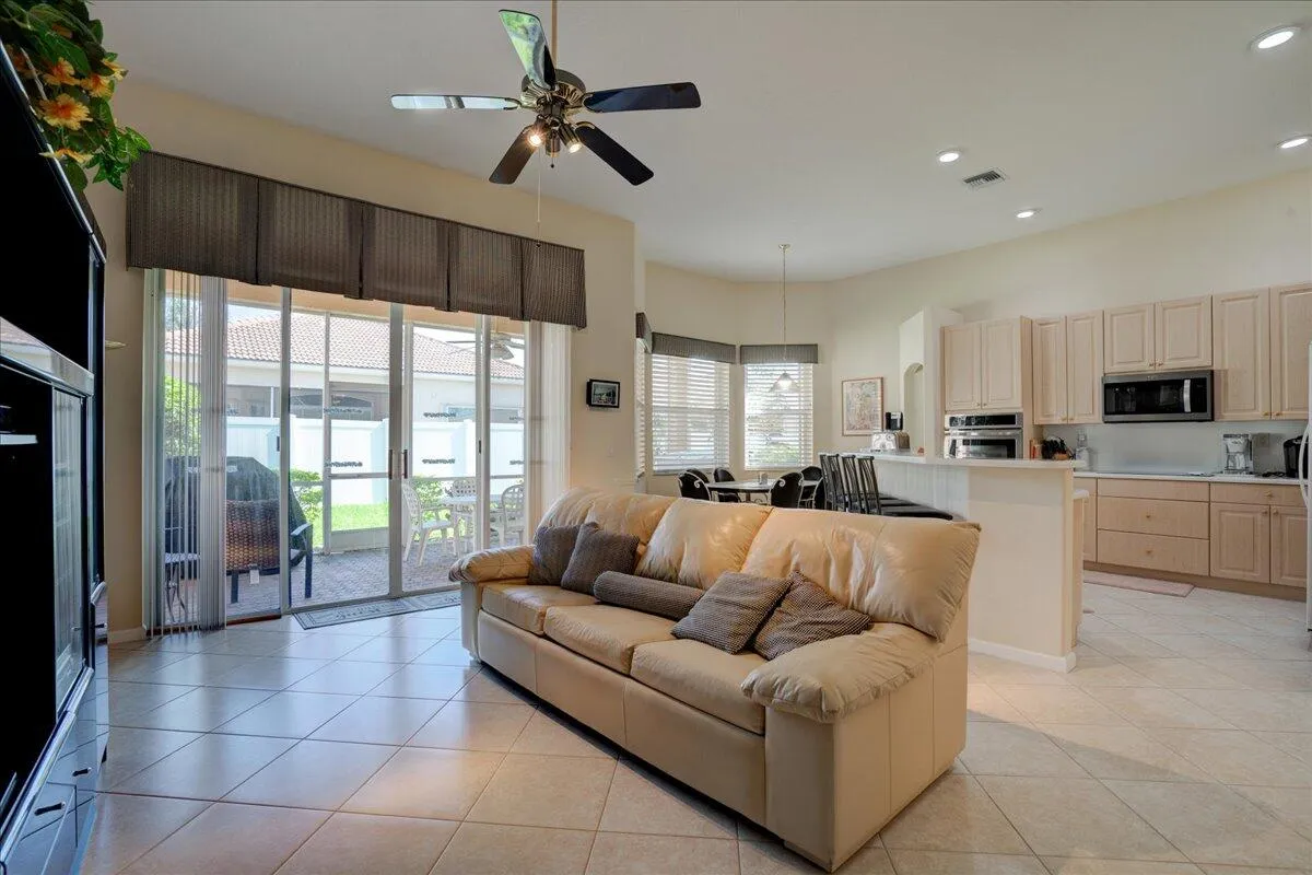 26-15232 Fiorenza Cir-23
