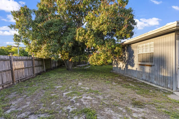 8361_Wilton_Dr_045