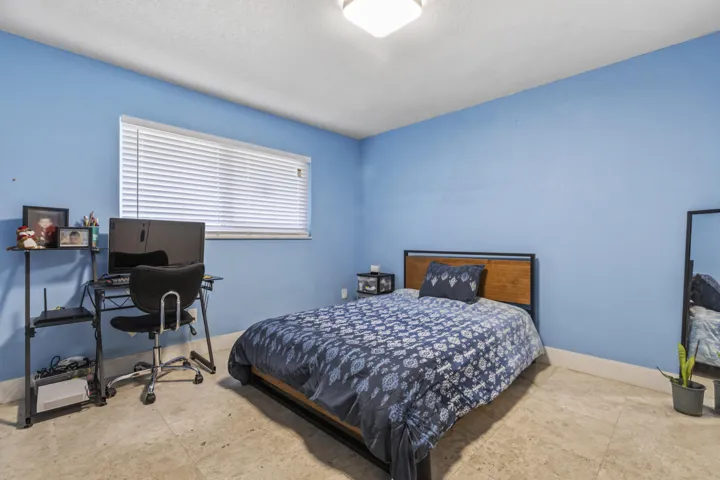 8361_Wilton_Dr_016