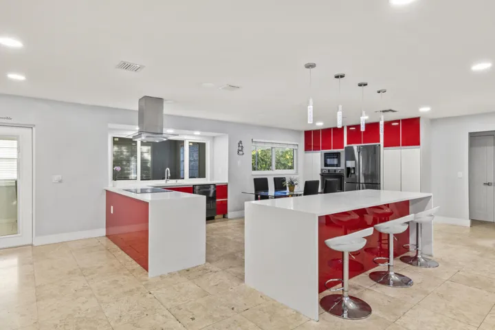 8361_Wilton_Dr_008