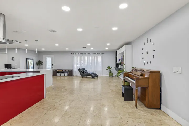 8361_Wilton_Dr_011