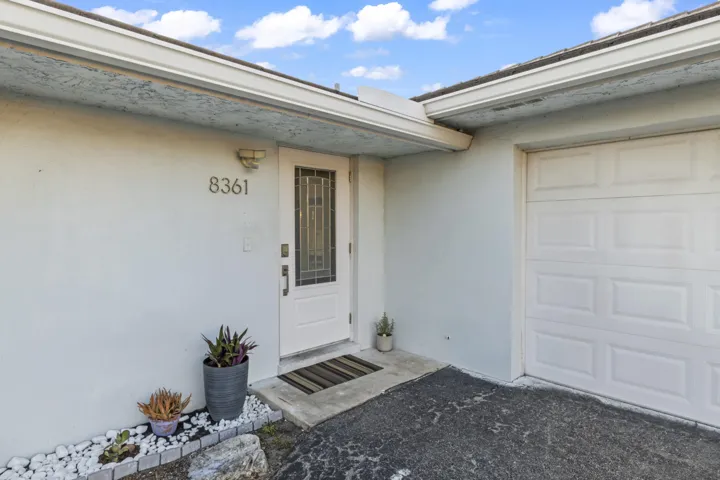 8361_Wilton_Dr_037