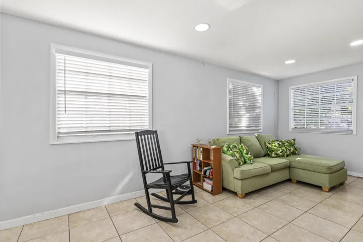 8361_Wilton_Dr_012