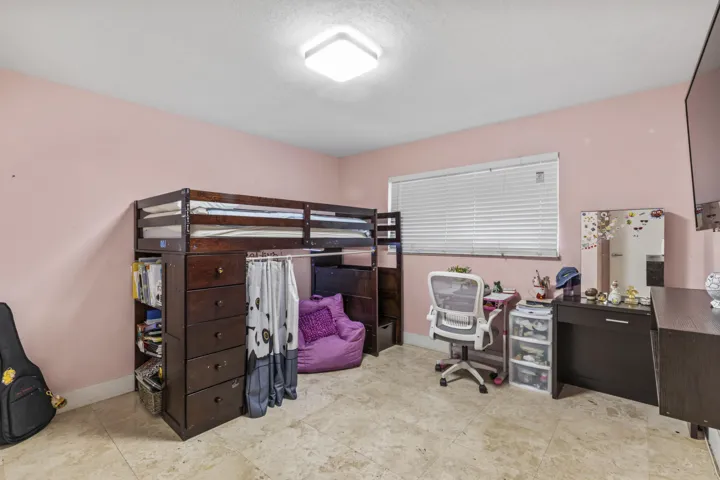 8361_Wilton_Dr_018