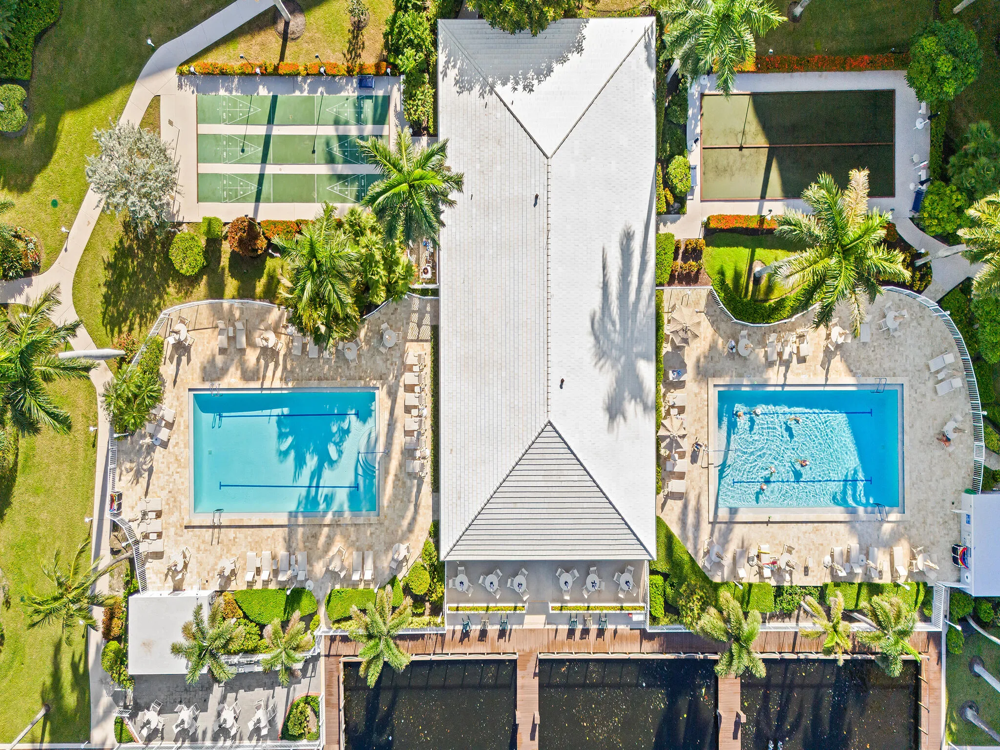 2 pools & clubhouse