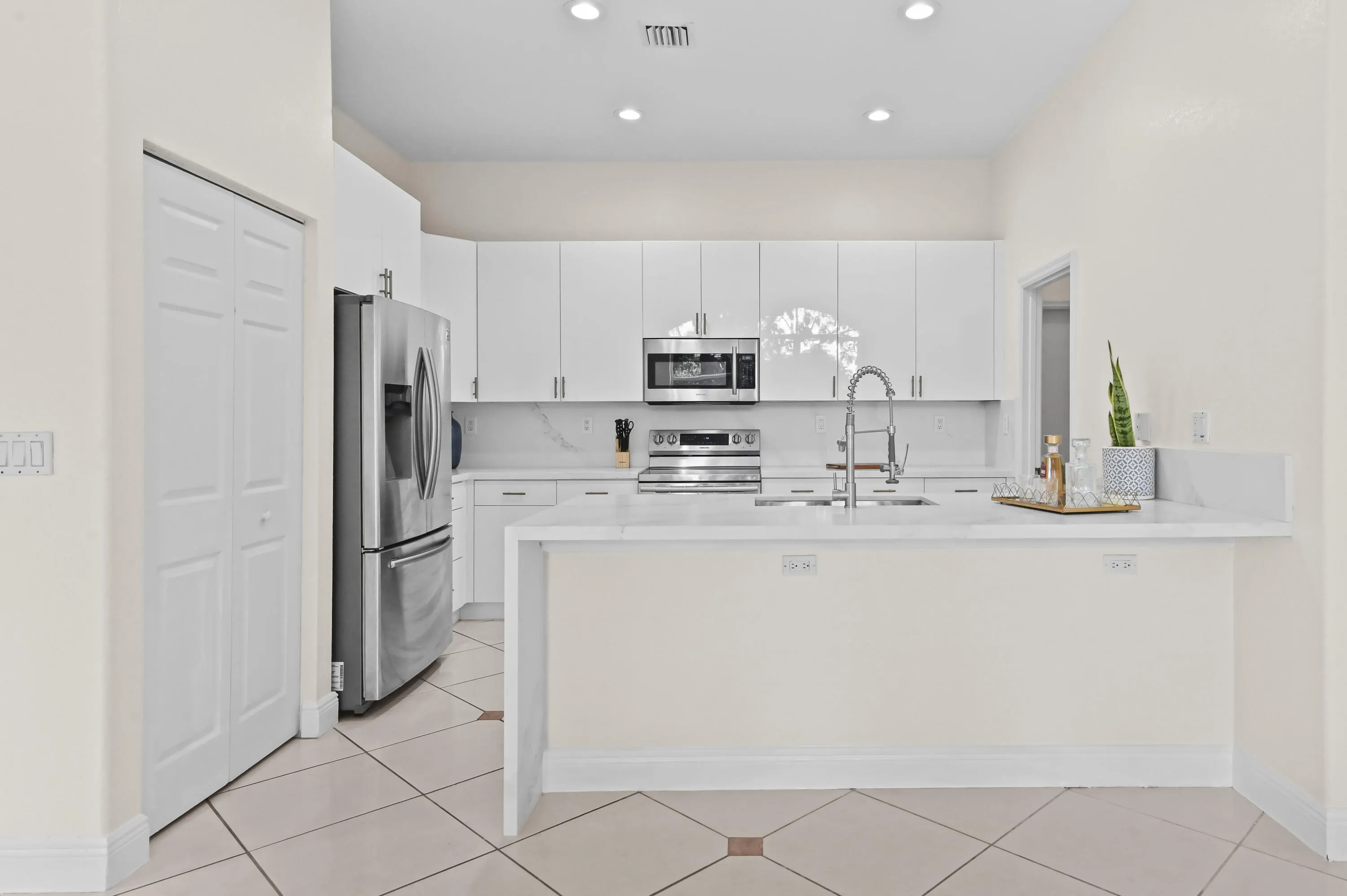16 Kitchen 01