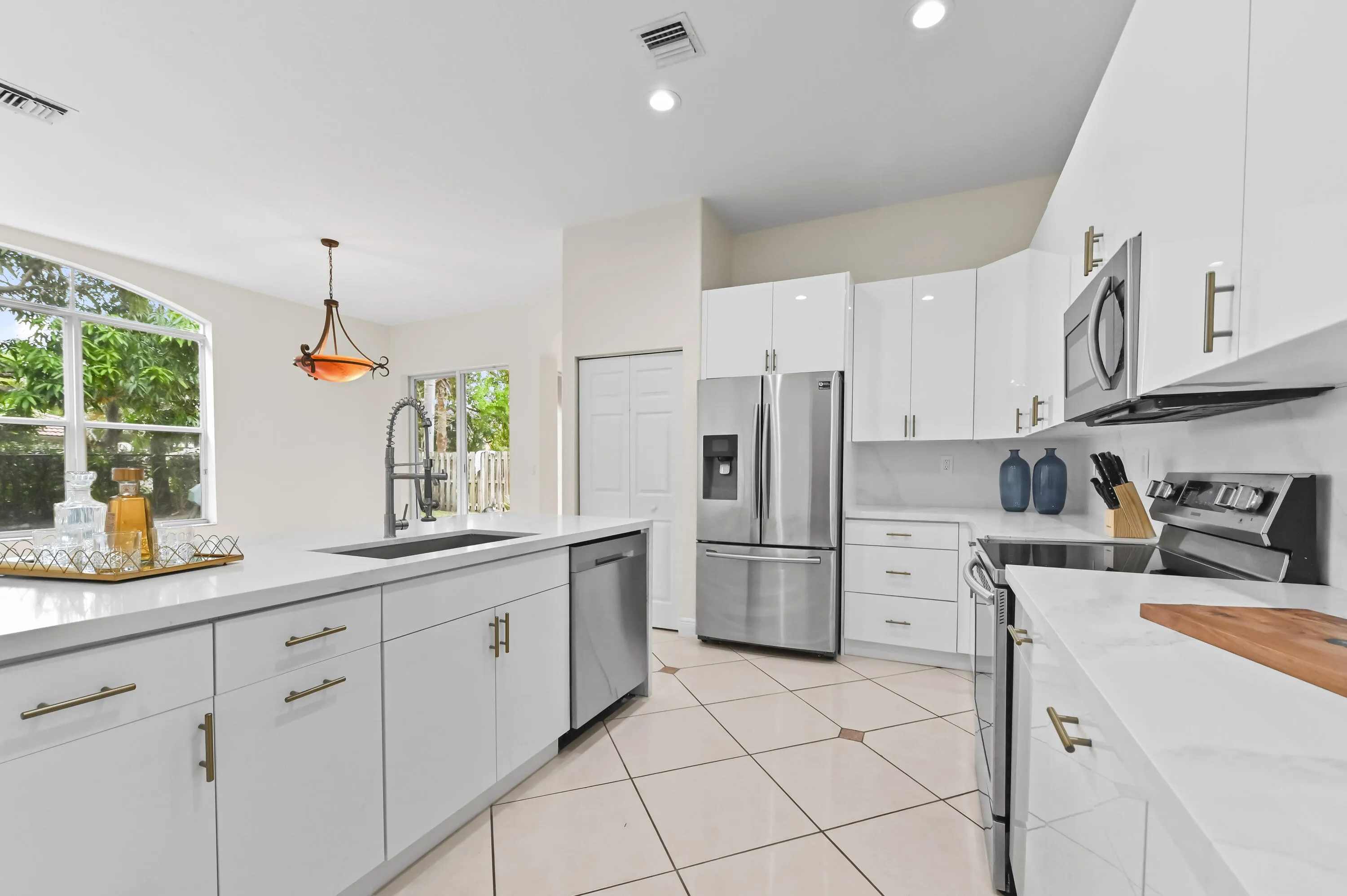12-Dining-Room-02_VS