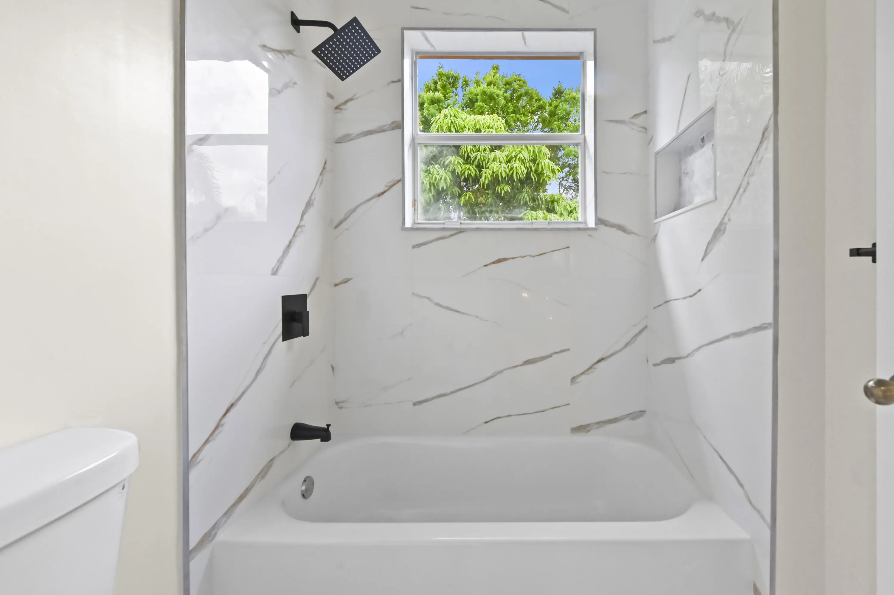 27 Bathroom 01
