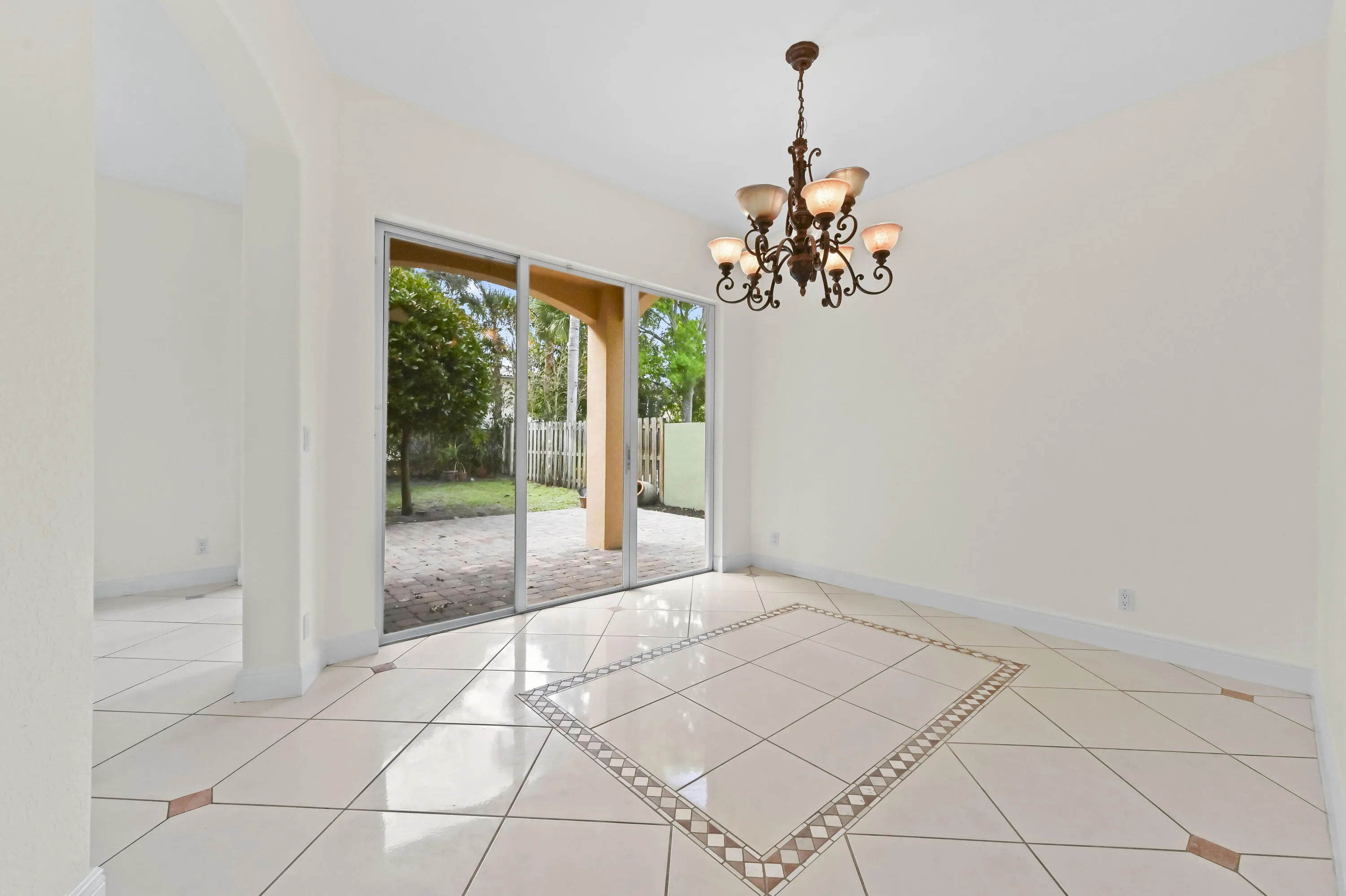 08 Dining room 01