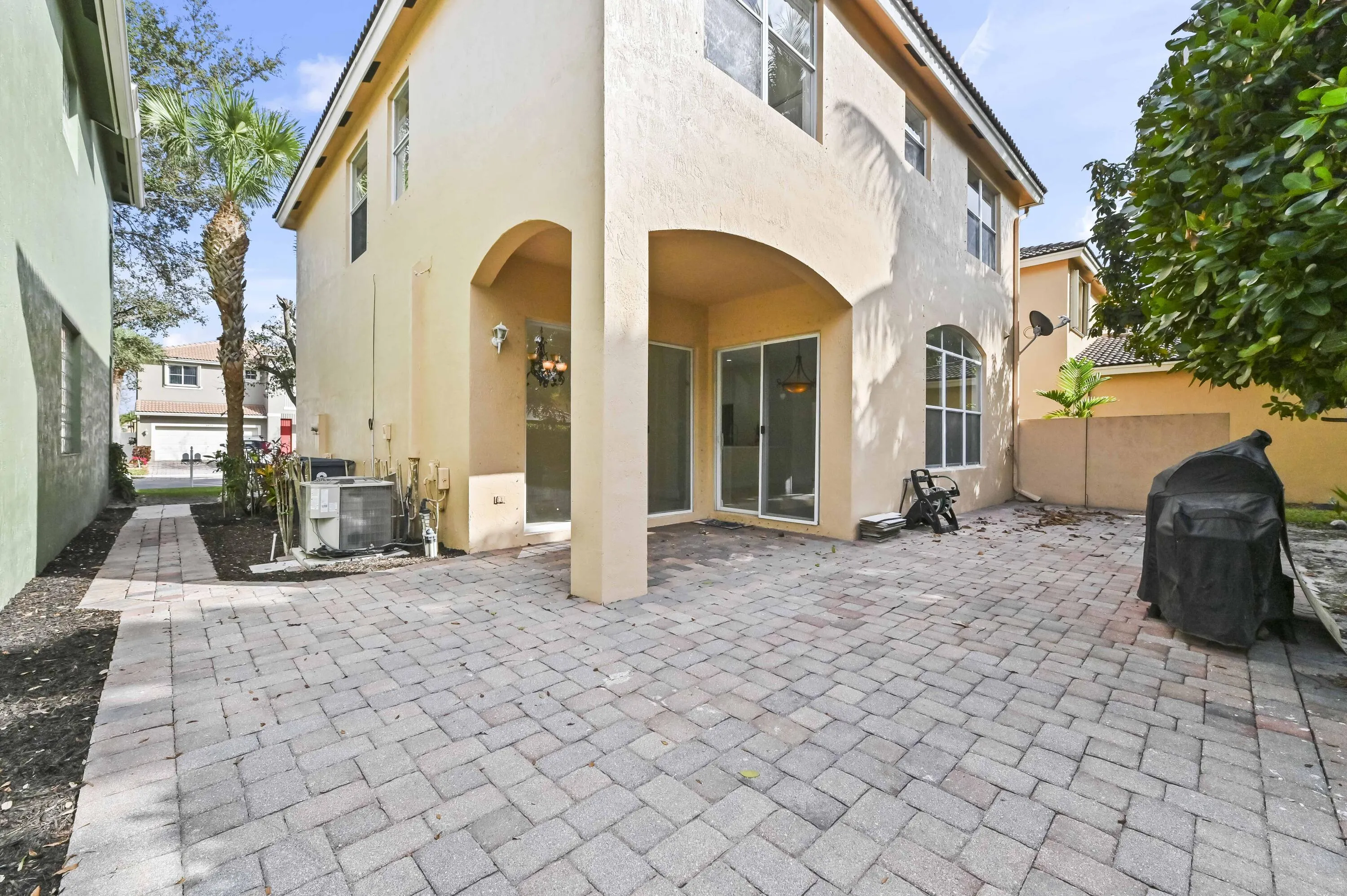 37 Patio 01