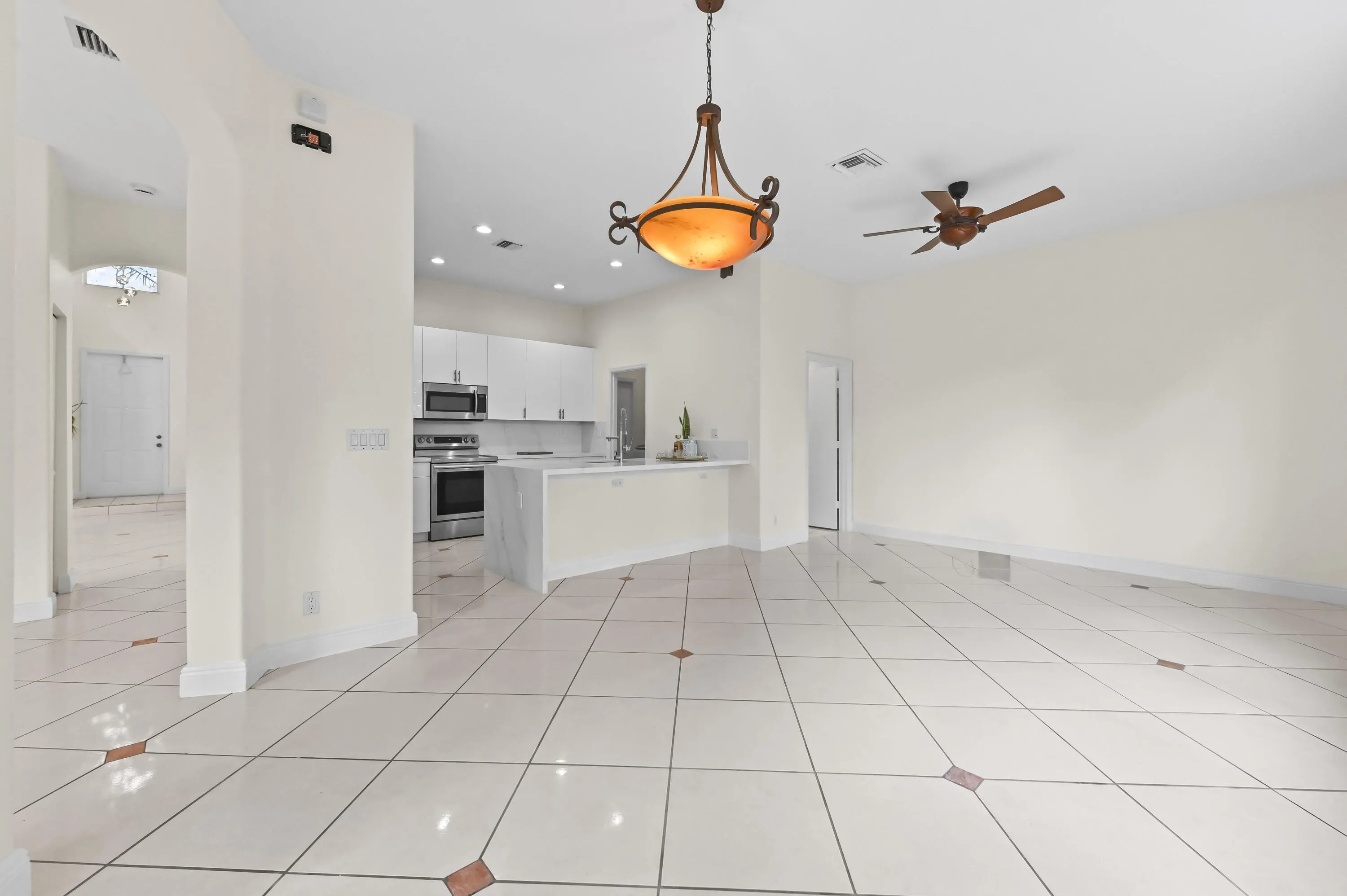12 Dining Room 02