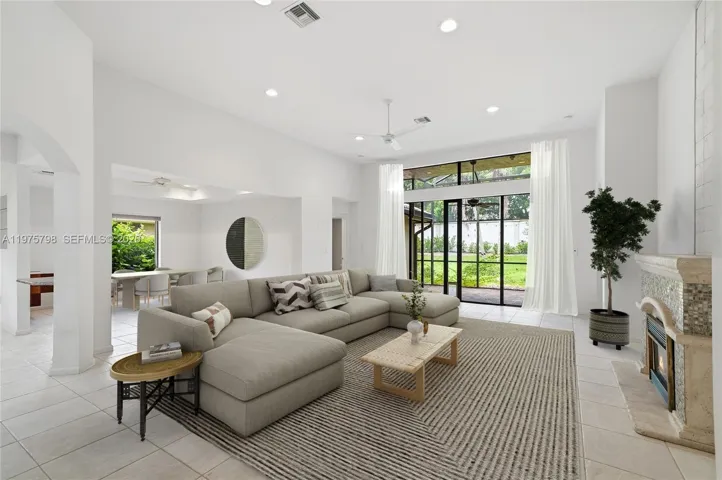 Virtually Staged Living