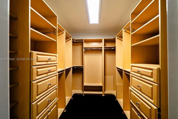 Master Walking Closet