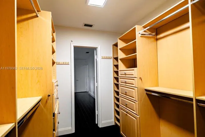 Master Walking Closet